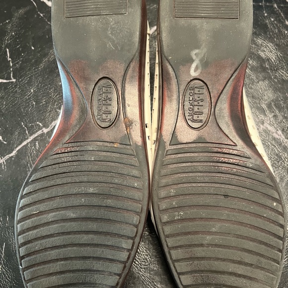 Off white Leather flats. EUC - Picture 5 of 6